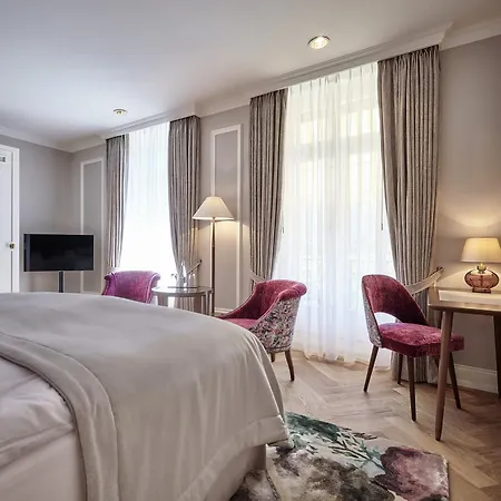 Отель Victoria Jungfrau Grand & 5*